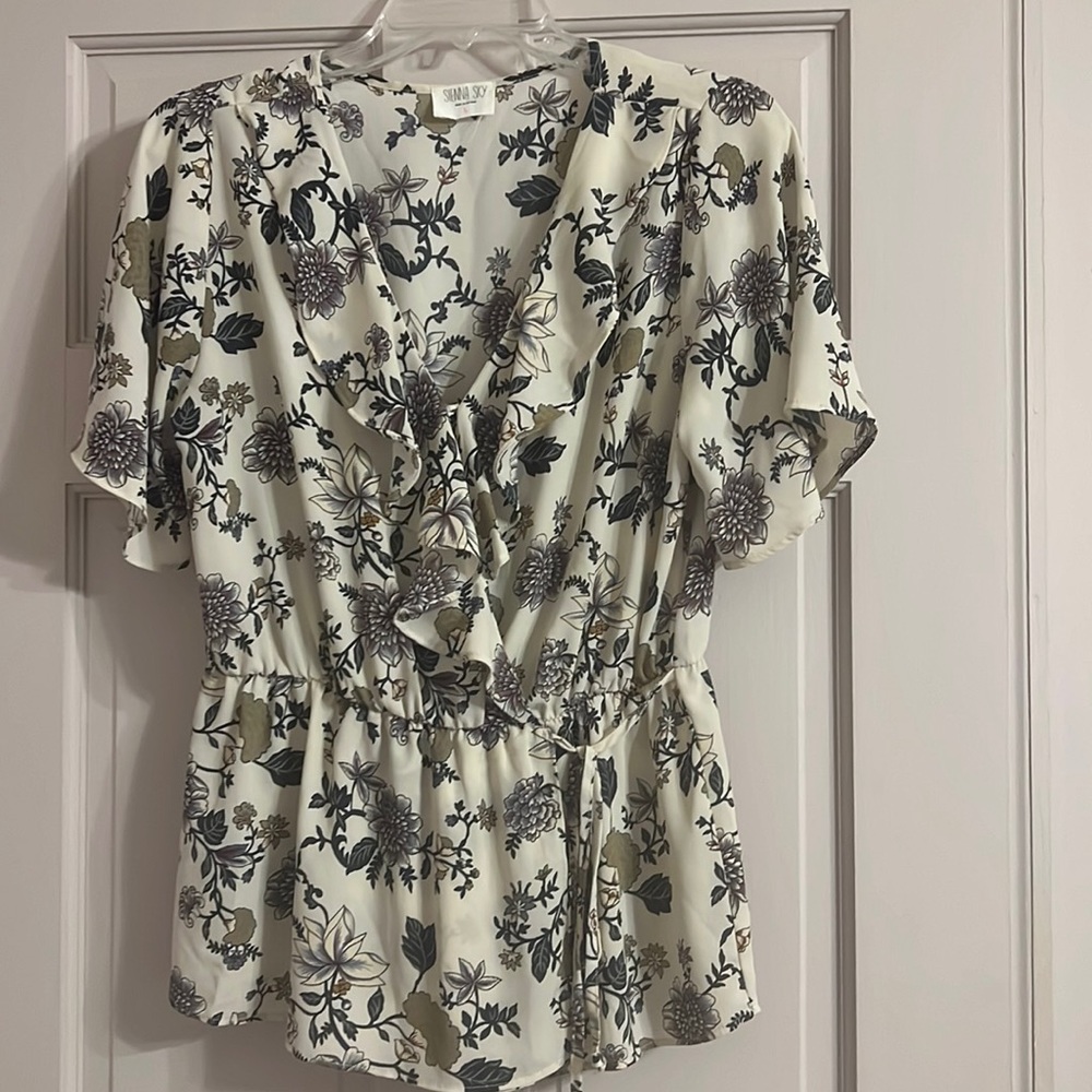 Ladies Sienna Sky, large, peplum, elastic waist blouse. Worn twice.